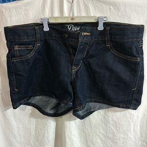 Diva size 6 shorts